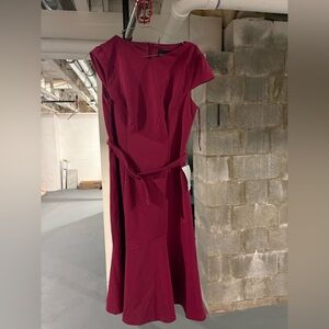 Donna Morgan Women's Sleeveless Boatneck Side Dress, Raspberry Radiance size 2